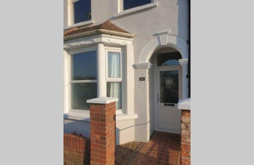 Hythe House | Seahorse House, Beautiful Large house next to the Beach & Park & near Zoo, Hythe
