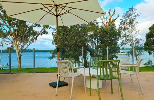 Mannering Park House | Seahorse Lakehouse at Lake Macquarie | Waterfront | Pool | SUPs | Kayaks