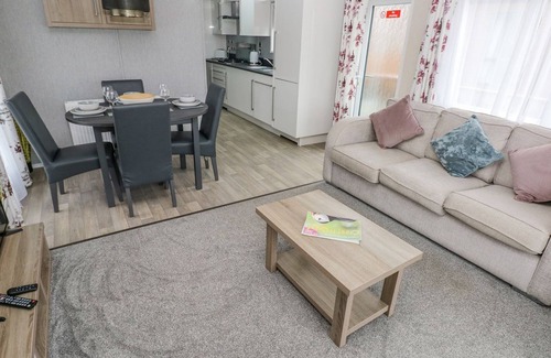 Hasguard Cross Cottage | SEAHORSE RETREAT, family friendly, with hot tub in Little Haven