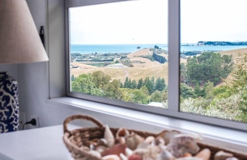 Eskdale Apartment | Seahurst Apartment Napier, swim,stay,play.