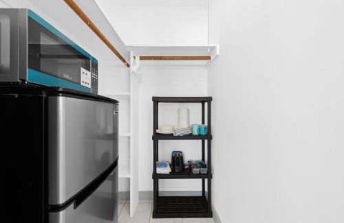 Deerfield Beach Apartment | SeaI - Unit H with pool