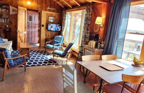 Seal Cove Cottage | Sealport Ocean Side Cozy Cottage