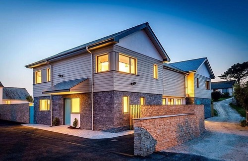 Newquay House | Seamist - sleeps 16 guests in 8 bedrooms