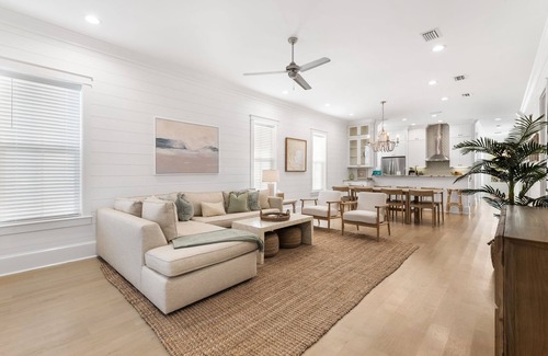 Greenway Park House | Seaplane Cottage, Dog Friendly! 4 Bikes