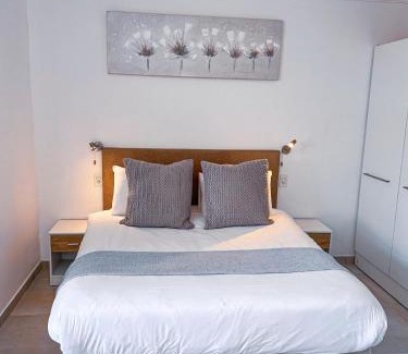 Three Anchor Bay Apartment | Seapoint escape stylish studio
