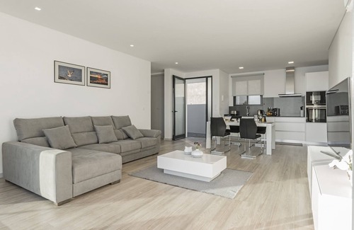 Arco da Calheta Cottage | Searenity Vacations Home II by An Island Apart