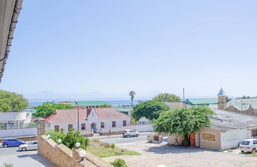 Mossel Bay Apartment | Searle's Manor - Apt 13