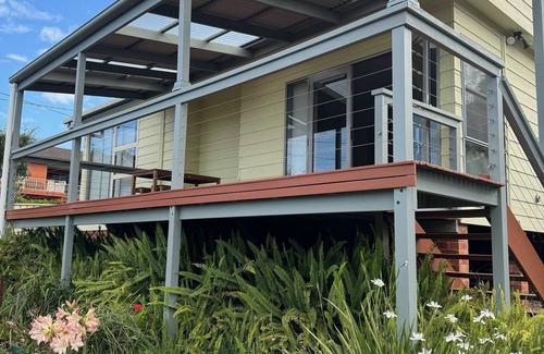 Batehaven House | "Seas the Bay" -House with water views.