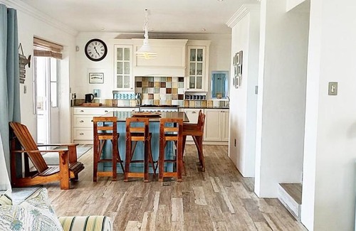 Struisbaai House | Seas the day Beach front cottage