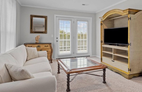 Emerald Isle House | Seas the Moment