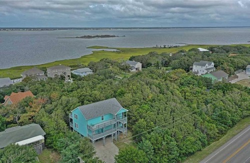 Emerald Isle House | Seas the Moment