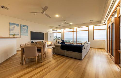 Tennyson House | Seascape At Tennyson Beach
