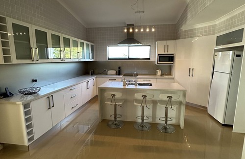Stirling Estate House | Seascape Beach House - Beachside Family Friendly House