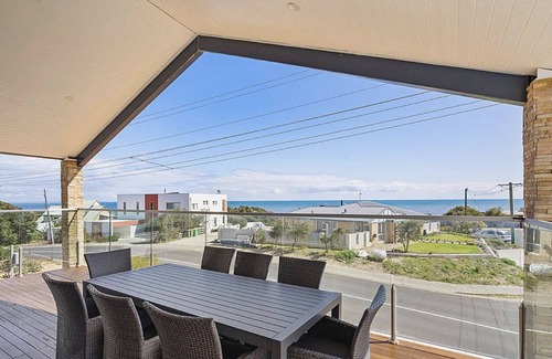 Stirling Estate House | Seascape Beach House - Beachside Family Friendly House