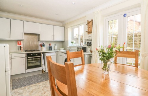 Bexhill-on-Sea Cottage | SEASCAPE, family friendly, country holiday cottage in Bexhill-On-Sea