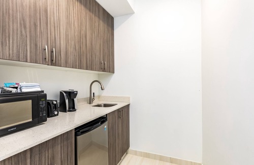 Grace Bay Hotel | Seascape Grace Bay Hotel & Townhome Villas
