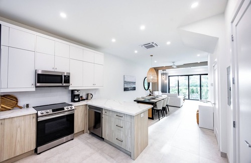 Grace Bay Hotel | Seascape Grace Bay Hotel & Townhome Villas