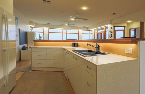 Tennyson House | Seascape - Luxurious Beachfront Retreat at Tennyson
