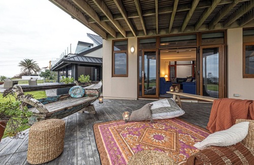Tennyson House | Seascape - Luxurious Beachfront Retreat at Tennyson