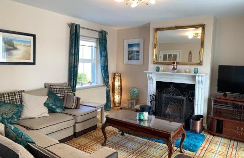 Belmullet House | Seascape on the edge of town: 4 beds all ensuite.
