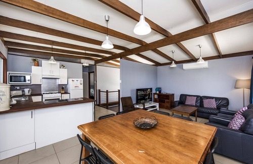 Guilderton House | Seascape - Outstanding Views Pet Friendly.