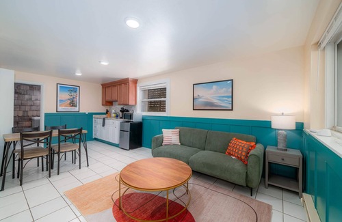 Chic's Beach Apartment | Seascape Studio Suite