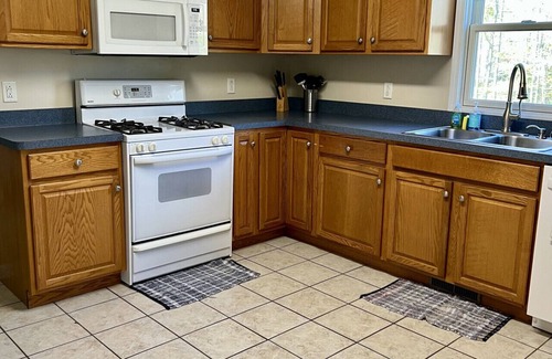 Geneva-on-the-Lake Apartment | Seascape Townhome #67- Sunset Vacation Rentals