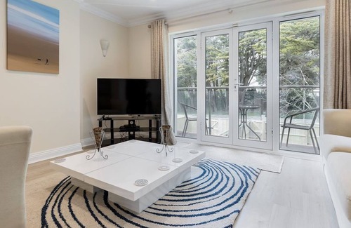 Sandbanks House | Seascapes - a house that sleeps 8 guests in 4 bedrooms
