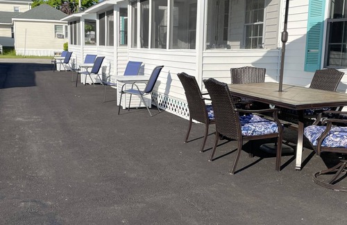 Old Orchard Beach Cottage | Seashell Cottages/JK Rentals - Cottage 4, 2 full beds, 1 twin