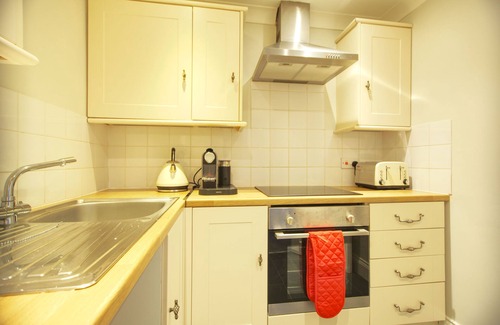 Hastings Apartment | Seashell