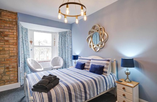 Amble House | Seashell House with SEA VIEWS and FREE GYM POOL PASS