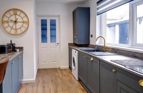 Amble House | Seashell House with SEA VIEWS and FREE GYM POOL PASS