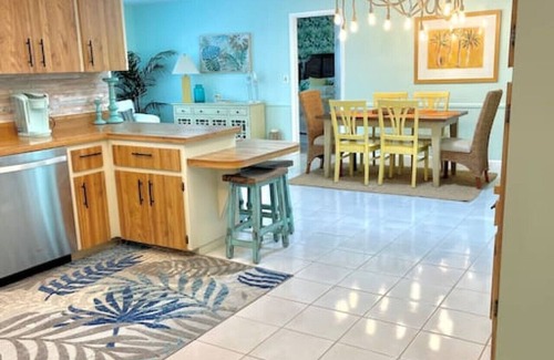Iona House | Seashell Palms - Close to Sanibel Island & Fort Myers Beach
