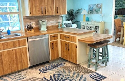 Iona House | Seashell Palms - Close to Sanibel Island & Fort Myers Beach