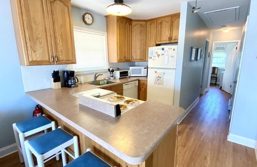Avalon Cottage | Seashore COTTAGE with bay views