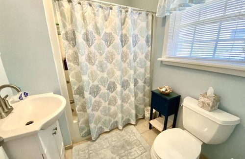 Avalon Cottage | Seashore COTTAGE with bay views