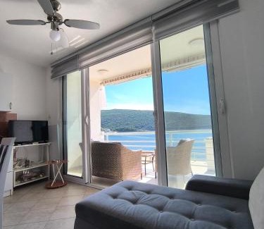 Utjeha Apartment | Seaside Apartment Kruče
