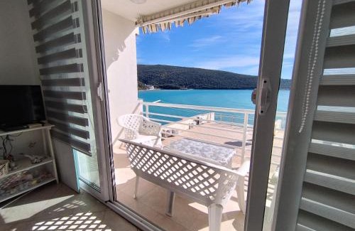 Utjeha Apartment | Seaside Apartment Kruče