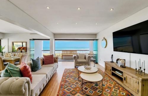 Three Anchor Bay Apartment | Seaside Apartment opposite Seapoint Promenade.