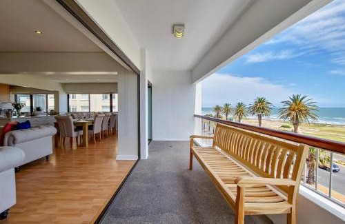 Three Anchor Bay Apartment | Seaside Apartment opposite Seapoint Promenade.