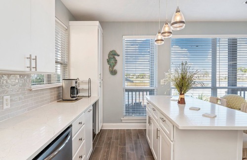 Fort Walton Beach - Destin Villa | "Seaside Bliss: Waterfront Villa Just Steps from the Beach"