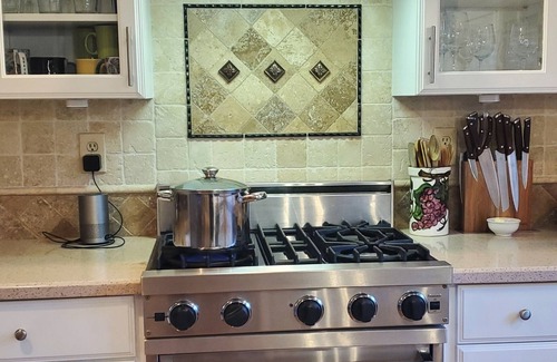 Old Towne House | Seaside Breeze VIlla walk to beach/pool and spa