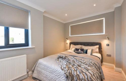 East Wittering House | Seaside Bungalow for 6 Close to Village & Beach