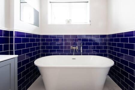 East Wittering House | Seaside Bungalow for 6 Close to Village & Beach