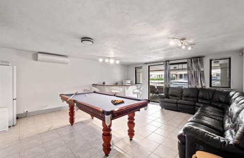 Halls Head House | Seaside Canal Home-spacious Family Retreat Jetty
