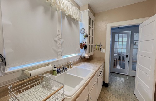 Virginia Beach Cottage | Seaside Cottage: Perfect for Large Families, Just 20 Yards from the Beach!nnnnn