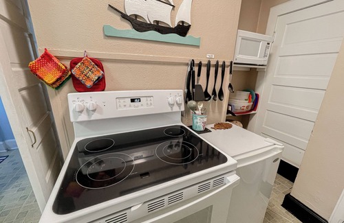 Virginia Beach Cottage | Seaside Cottage: Perfect for Large Families, Just 20 Yards from the Beach!nnnnn