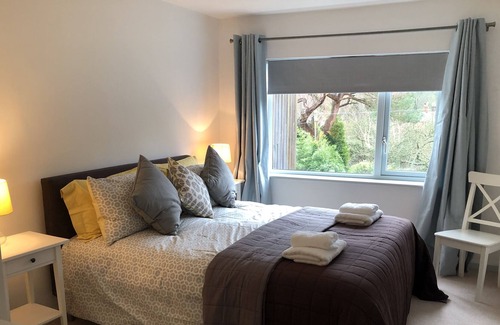 Studland House | Seaside escape 5 double bed, Log fires , walk pub/beach 15mins, sea views