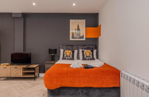 Montpelier Apartment | Seaside Escape l Steps from Brighton Beach l Balcony l 1BD