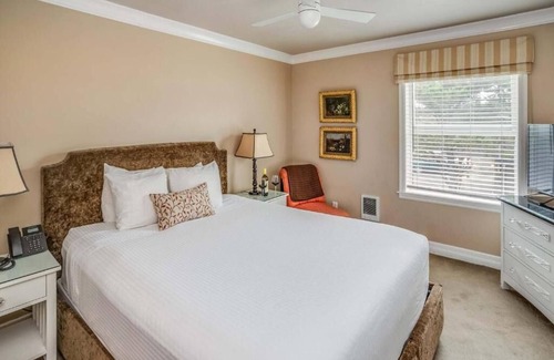 Downtown Cannon Beach Hotel | Seaside Escape Near Haystack Rock – Quick Walk! Free Parking!